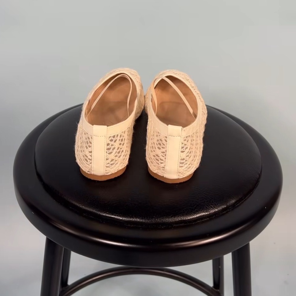 NEW!! CCOCCI Cream Flats Semi Square Toe Cotton Lace - Picture 2 of 4